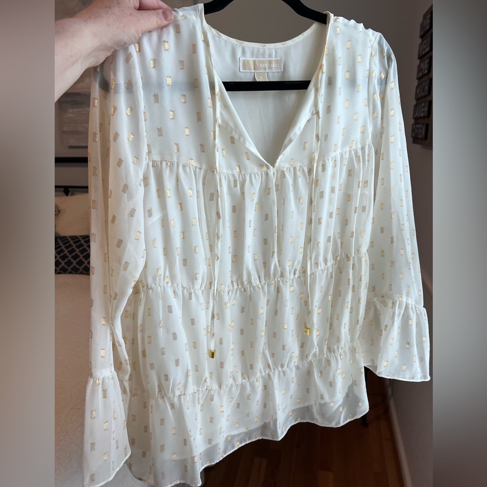 Michael Kors Small Blouse. White/Gold Loose fitting. Tie top. Great condition